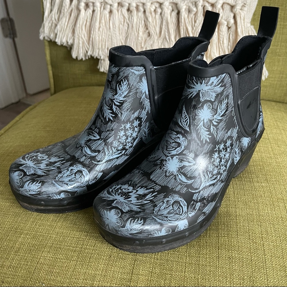 Dansko Rosa Chelsea Pull On Rain Boots